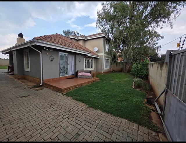3 BEDROOM HOUSE FOR SALE IN HENLEY-ON-KLIP